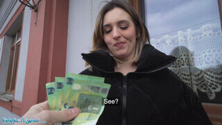 Myss Alessandra a bazinagy csöcsű kitetovált csajszi pénzért dugható