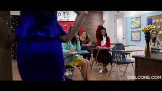 Angela White és Georgia Jones megbüntetik a szajha tinédzser diákokat