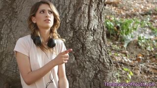 Alexa Grace fiatal muffja forrón dörzsölődik lezbi szerelmében