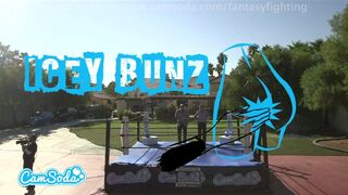 Forró fantasy harc kolosszális keblű tinédzser bombázókkal