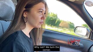 Örömlány leszopja a bájdorongot az autóban és megcsalja a pasiját