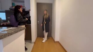 A szomszéd kis csaj lesbi vágyait teljesítem hálából