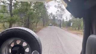 Adrenalinlöket után vad lesbi szeretkezés a szabadban