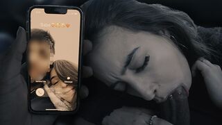 Fiatal szuka megcsalja a pasiját és cumizza a kolosszális cerkát