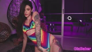 Gia_baker csábító tánca és vad maszturbációja webkamerán