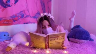 Apró fiatal gádzsit teleélvezik a tökéletes seggén